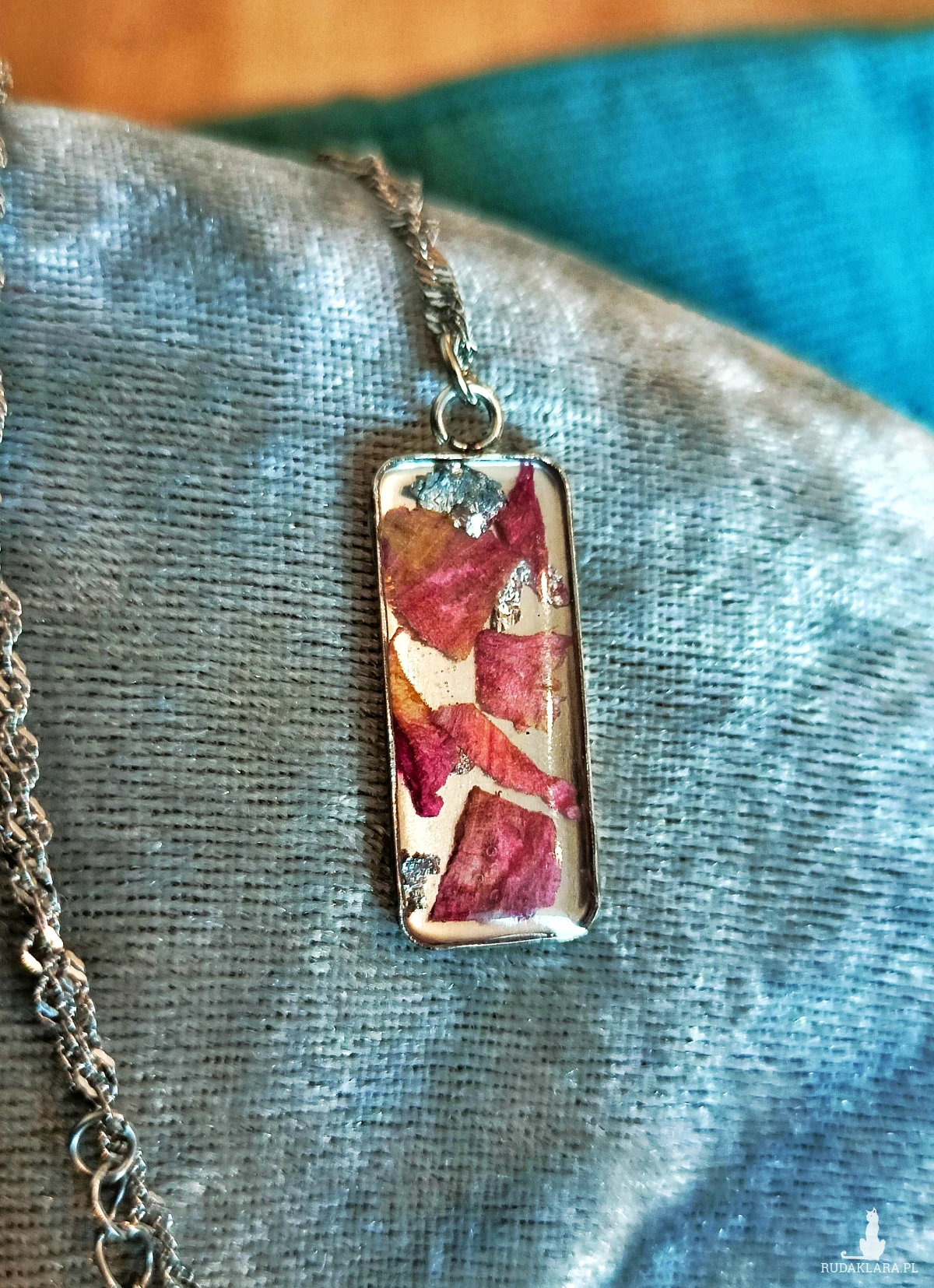 Naszyjnik z prawdziwą piwonią w żywicy – stal nierdzewna | elegancka biżuteria